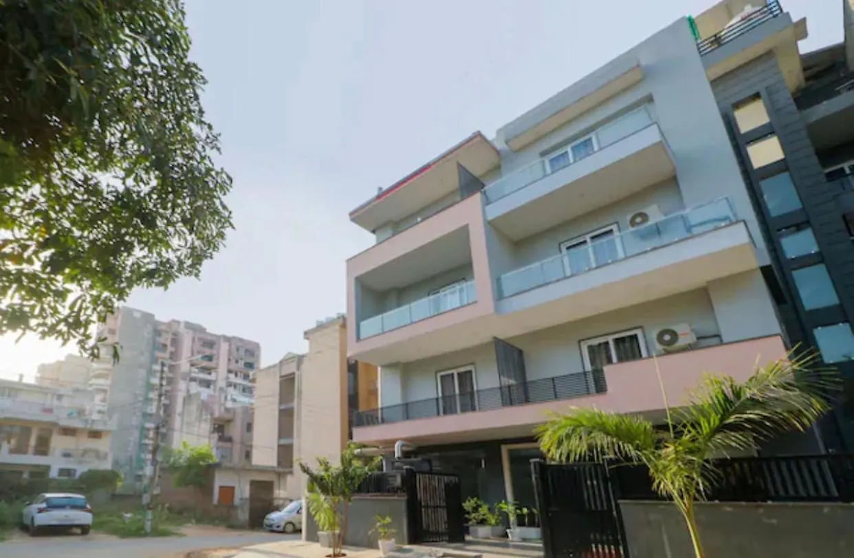 ***  Azure Hotels And Suites Near Medanta Hospital Medicity Sector 47,Sohna Road Gurgaon India